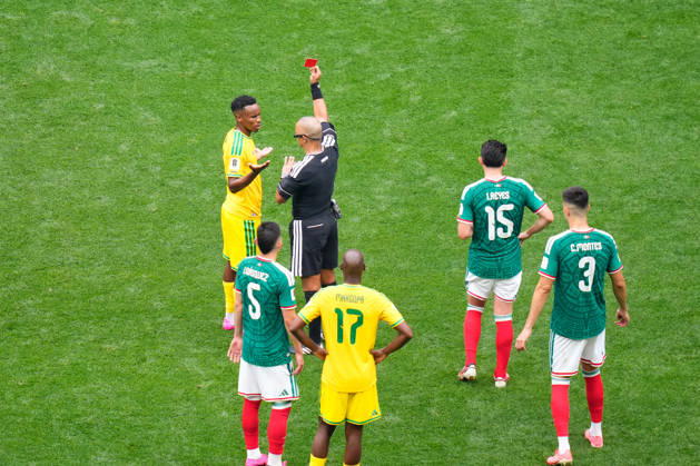 Mexico v South Africa: Group A - FIFA World Cup, WM, Weltmeisterschaft, Fussball 2026 Themba Zwane of South Africa see the red card during the FIFA World Cup 2026 Group A match between Mexico and South Africa at Mexico City Stadium on June 11, 2026 in Mexico City, Mexico. Mexico City Mexico  Copyright: xJosexBretonx originalFilename:bretonhernandez-mexicovs260611_npfp0.jpg