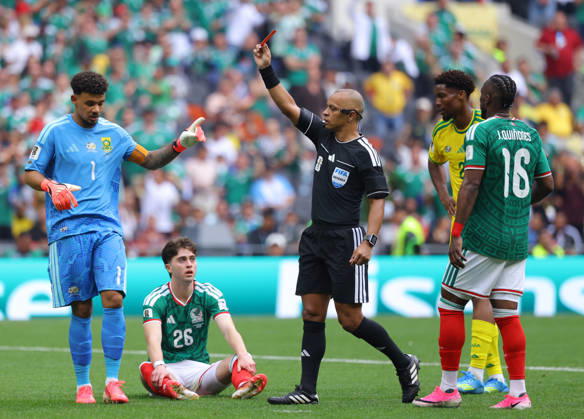 MEXICO CITY, MEXICO - JUNE 11: Referee Wilton Sampaio shows a red card to Yaya Sithole of South Africa (not in picture) during the FIFA World Cup, WM, Weltmeisterschaft, Fussball 2026 Group A match between Mexico and South Africa at Mexico City Stadium on June 11, 2026 in Mexico City, Mexico.  Copyright: xMBxMediax