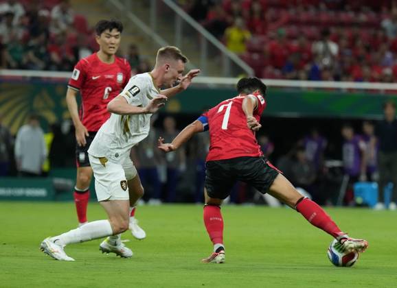 South Korea v Czechia - FIFA World Cup, WM, Weltmeisterschaft, Fussball 2026 - Group A ZAPOPAN, MEXICO - JUNE 11: Son Heung-min of South Korea in action against Stepan Chaloupek of Czechia during the 2026 FIFA World Cup First Stage Group A match between South Korea and Czechia at Estadio Akron (Guadalajara Stadium) in Zapopan, Guadalajara, Mexico on June 11, 2026. Luciano Gonzalez Anadolu Zapopan Mexico. Editorial use only. Please get in touch for any other usage. Copyright: x2026xAnadoluxLucianoxGonzalezx