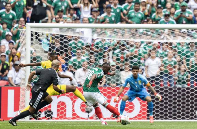Fußball, FIFA WM 2026, Mexiko - Südafrika #5 MEXICO CITY, MEXICO - JUNE 11: Julian Quinones 16 of Team Mexico shoots during the group A match between Mexico and South Africa at the 2026 FIFA World Cup, WM, Weltmeisterschaft, Fussball at Mexico City Stadium on June 11, 2026 in Mexico City, Mexico.  Copyright: xVCGx 111647724900
