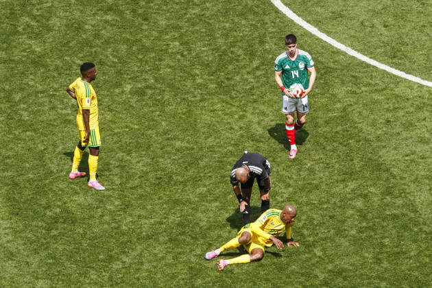 June 3, 2026, Mexico City, Mexico City, Mexico: Referee Wilton Sampaio talks to Khuliso Mudau of South Africa (D) during the FIFA World Cup, WM, Weltmeisterschaft, Fussball 2026 match between Mexico and South Africa. Mexico hosted South Africa at Mexico City Stadium on June 11, 2026 in Mexico City, Mexico Soccer 2026: Mexico 2:0 South Africa - FIFA World Cup 2026 - ZUMAf196 20260603_zsp_f196_011 Copyright: xMartinxFonsecax