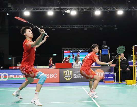 (260613) -- SYDNEY, June 13, 2026 -- Feng Yanzhe (L) Huang Dongping compete during the mixed doubles semifinal match between Feng Yanzhe Huang Dongping of China and Presley Smith Jennie Gai of the United States at the Australian Badminton Open 2026 in Sydney, Australia, June 13, 2026. ) (SP)AUSTRALIA-SYDNEY-BADMINTON-AUSTRALIAN OPEN-MIXED DOUBLES-SEMIFINALS GongxBing 