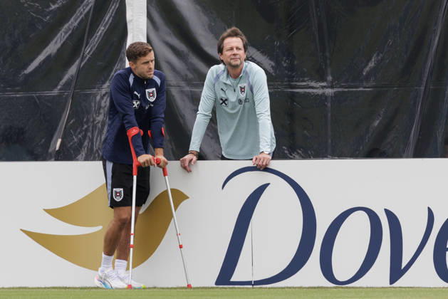 FOOTBALL - FIFA World Cup, WM, Weltmeisterschaft, Fussball 2026, preview SANTA BARBARA,CALIFORNIA,USA,13.JUN.26 - FOOTBALL - FIFA World Cup 2026, USA, Mexico, Canada, preview, OEFB, Oesterreichischer Fussball-Bund, training team AUT. Image shows Christoph Baumgartner (AUT) and sporting director Peter Schoettel (OEFB). GEPAxpictures xArminxRauthner