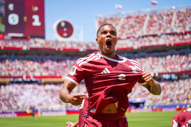 USA: Fussball FIFA World Cup, WM, Weltmeisterschaft, Fussball 2026 Gruppe B Schweiz vs Qatar Levi™s Stadium (Santa Clara, Kalifornien): Tor und Torjubel zum 1:1 Ausgleich kurz vor Spielende durch Boualem Khoukhi (Qatar, 16) Freude, Emotionen, Jubel bei Pedro Miguel (Qatar, 2) Mimik, Gesichtsausdruck, Geste, Gestik, Emotion Copyright: xJOERANxSTEINSIEKx