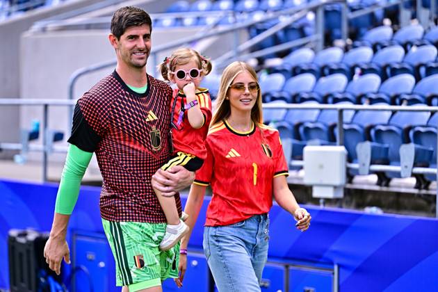Belgium s goalkeeper Thibaut Courtois and his wife Mishel Gerzig and their daughter Ellie pictured after a soccer game between Belgian national team, Nationalteam Red Devils and Egypt, on Monday 15 June 2026 in Seattle, the first game in the group stage of the FIFA World Cup, WM, Weltmeisterschaft, Fussball 2026 in the United States of America. The Diables Rouges - Rode Duivels were drawn into Group G. DIRKxWAEM x177818110x