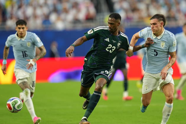 Saudi Arabia v Uruguay - FIFA World Cup, WM, Weltmeisterschaft, Fussball 2026 - Group H FLORIDA, USA - JUNE 15: Ugarte (5) of Uruguay in action against Mohamed Kanno of Saudi Arabia during the 2026 FIFA World Cup First Stage Group H match between Saudi Arabia and Uruguay at Hard Rock Stadium (Miami Stadium) in Miami Gardens, Florida, United States on June 15, 2026. Evrim Aydin Anadolu Florida United States. Editorial use only. Please get in touch for any other usage.  Copyright: x2026xAnadoluxEvrimxAydinx