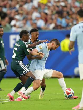 Saudi Arabia v Uruguay - FIFA World Cup, WM, Weltmeisterschaft, Fussball 2026 - Group H FLORIDA, USA - JUNE 15: Rodrigo Bentancur (6) of Uruguay in action during the 2026 FIFA World Cup First Stage Group H match between Saudi Arabia and Uruguay at Hard Rock Stadium (Miami Stadium) in Miami Gardens, Florida, United States on June 15, 2026. Evrim Aydin Anadolu Florida United States. Editorial use only. Please get in touch for any other usage.  Copyright: x2026xAnadoluxEvrimxAydinx