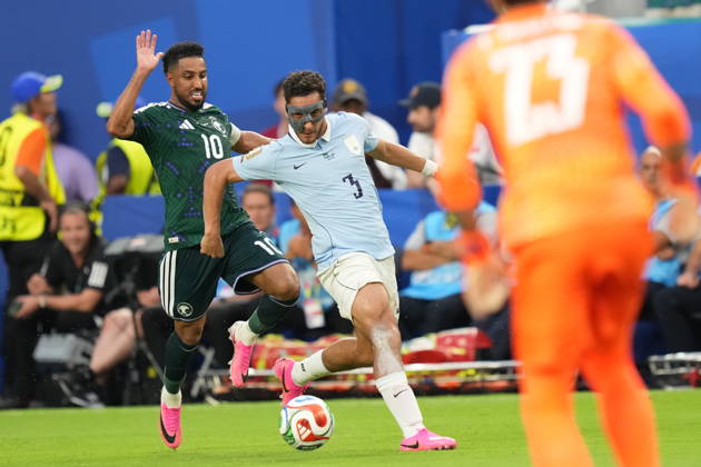 Saudi Arabia v Uruguay - FIFA World Cup, WM, Weltmeisterschaft, Fussball 2026 - Group H FLORIDA, USA - JUNE 15: Sebastian Caceres (3) of Uruguay in action against Salem Al-Dawsari (10) of Saudi Arabia during the 2026 FIFA World Cup First Stage Group H match between Saudi Arabia and Uruguay at Hard Rock Stadium (Miami Stadium) in Miami Gardens, Florida, United States on June 15, 2026. Evrim Aydin Anadolu Florida United States. Editorial use only. Please get in touch for any other usage.  Copyright: x2026xAnadoluxEvrimxAydinx