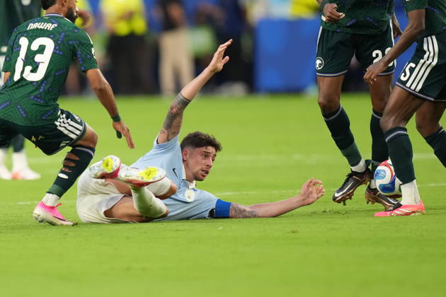 Saudi Arabia v Uruguay - FIFA World Cup, WM, Weltmeisterschaft, Fussball 2026 - Group H FLORIDA, USA - JUNE 15: Fede Valverde of Uruguay in action against Nawaf Boushal of Saudi Arabia during the 2026 FIFA World Cup First Stage Group H match between Saudi Arabia and Uruguay at Hard Rock Stadium (Miami Stadium) in Miami Gardens, Florida, United States on June 15, 2026. Evrim Aydin Anadolu Florida United States. Editorial use only. Please get in touch for any other usage.  Copyright: x2026xAnadoluxEvrimxAydinx