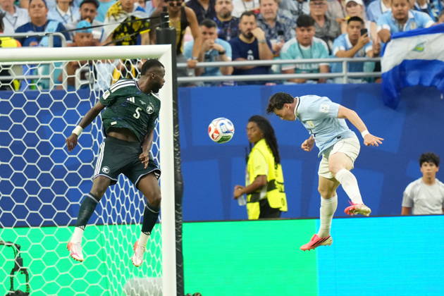 Saudi Arabia v Uruguay - FIFA World Cup, WM, Weltmeisterschaft, Fussball 2026 - Group H FLORIDA, USA - JUNE 15: Federico Vinas (21) of Uruguay in action against Hassan al-Tambakti of Saudi Arabia during the 2026 FIFA World Cup First Stage Group H match between Saudi Arabia and Uruguay at Hard Rock Stadium (Miami Stadium) in Miami Gardens, Florida, United States on June 15, 2026. Evrim Aydin Anadolu Florida United States. Editorial use only. Please get in touch for any other usage.  Copyright: x2026xAnadoluxEvrimxAydinx