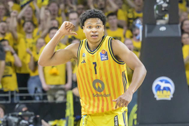 im Bild v.l.: Jack Kayil (ALBA 7), bejubelt seinen Treffer, Korb, GER, Berlin, Basketball, Alba Berlin vs FC Bayern Basketball, Albatrosse, Finalspiel 3 um die Deutsche Meisterschaft, in der Max-Schmeling-Halle, 17.06.2026, Copyright: HMBxMedia UwexKoch