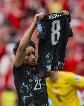 FIFA World Cup, WM, Weltmeisterschaft, Fussball 2026 - Group B - Canada vs Qatar Canada midfielder Nathan-Dylan Saliba celebrates his goal by holding up the jersey of seriously injured teammate midfielder Ismael Kone in the second half of the FIFA World Cup 2026 group stage match between Canada and Qatar in Vancouver, Canada, 18 June 2026. VANCOUVER Canada  Copyright: xBOBxFRIDx