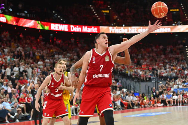 Johannes VOIGTMANN (FCB),Aktion,Zweikampf. Basketball BBL,Saison 2025 2026 Play Off Finale Spiel 5, FC Bayern Muenchen - Alba Berlin 81-84 am 21.06.2026 S A P G A R D EN