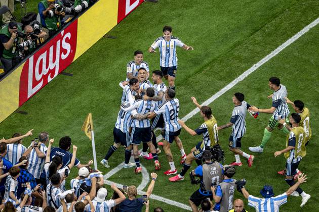 Sport Bilder des Tages DALLAS - The players of Argentina celebrate Lionel Messi s 2-0 goal of Argentina during the 2026 World Cup at AT&T Stadium on June 22, 2026, in Dallas, United States. (Photo by Stefan Koops EYE4IMAGES DeFodi Images) -