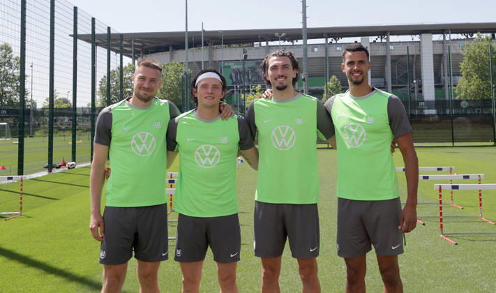Die Neuzugaenge der Wolfsburger v.l. Hauke Wahl, Fabian Reese, Fraser Hornby und Robert Glatzel Fussball, Herren, Saison 2026 2027, 2. Bundesliga, VfL Wolfsburg , Saisonvorbereitung, Trainingsauftakt DFL REGULATIONS PROHIBIT ANY USE OF PHOTOGRAPHS AS IMAGE SEQUENCES AND OR QUASI-VIDEO.