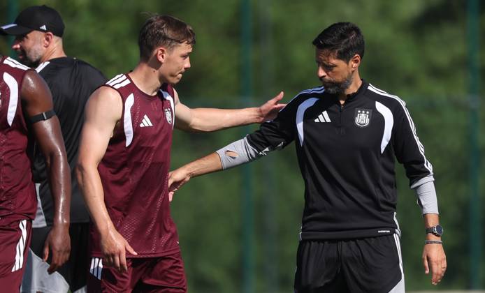 Anderlecht s Danylo Sikan and Anderlecht s head coach Vitor Bruno pictured during a training session of Belgian first division soccer team RSC Anderlecht, on Thursday 25 June 2026 in Anderlecht, in preparation of the upcoming 2026-2027 Belgian first division soccer season. VIRGINIExLEFOUR x179203936x