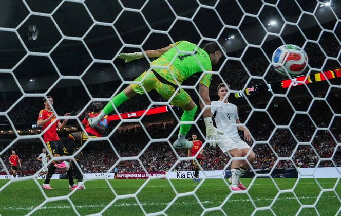 June 26, 2026, Vancouver, Bc, CANADA: New Zealand goalkeeper Max Crocombe (1) allows a goal to Belgium s Romelu Lukaku, back right, as New Zealand s Tyler Bindon (4) watches during the second half of a World Cup Group G soccer match, in Vancouver, on Friday, June 26, 2026. Canada News - June 26, 2026 - ZUMAc35_ 20260626_zaf_c35_409 Copyright: xDarrylxDyckx