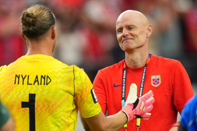 FIFA World Cup, WM, Weltmeisterschaft, Fussball 2026 - Round of 32 - Ivory Coast vs Norway Norway s head coach Stale Solbakken (R) and his goalkeeper Orjan Nyland of Norway react after the FIFA World Cup 2026 Round of 32 match Ivory Coast against Norway, in Dallas, USA, 30 June 2026. DALLAS United States  Copyright: xJEFFREYxMCWHORTERx