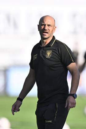 STVV s head coach Frederic De Meyer pictured before a training session of Belgian first division soccer team STVV, on Wednesday 01 July 2026 in Sint-Truiden, in preparation of the upcoming 2026-2027 Belgian first division soccer season. JOHAN EYCKENS JohanxEyckens  x180104310x