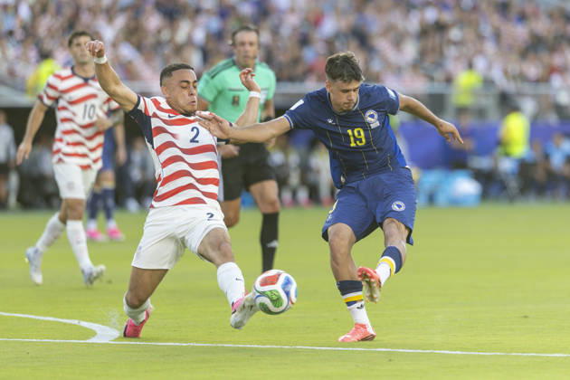SANTA CLARA, CA - JULY 01: Kerim Alajbegovic 19 of Bosnia and Herzegovina has his shot blocked by Sergino Dest 2 of United States of America during the FIFA World Cup, WM, Weltmeisterschaft, Fussball round of 32 match between the United States (USA) and Bosnia and Herzegovina on July 1, 2026 at San Francisco Bay Area Stadium in Santa Clara, CA. (Photo by Bob Kupbens Icon Sportswire) SOCCER: JUL 01 FIFA World Cup 26 Round of 32 - USA v Bosnia and Herzegovina EDITORIAL USE ONLY Icon260701053