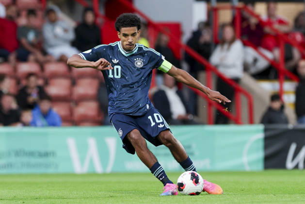 Francis Onyeka (Germany) kontrolliert den Ball, UEFA European Under-19 Championship 2026 Group A, Wales v Germany, Racecourse Ground am 01. July 2026 in Wrexham, Vereinigtes Königreich. (Foto von Marco Steinbrenner DeFodi Images) Francis Onyeka (Germany) controls the ball, UEFA European Under-19 Championship 2026 Group A, Wales v Germany, Racecourse Ground, July 1, 2026 in Wrexham, United Kingdom. (Photo by Marco Steinbrenner DeFodi Images) -