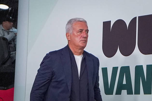Kanada: Fußball FIFA World Cupl 2026 Sechzehntelfinale - Schweiz vs Algerien - BC Place Vancouver: Ankunft Mannschaftsbus Team Algerien mit Vladimir PetkoviÄ‡ Vladimir Petkovic (Trainer Algerien) Copyright: xJOERANxSTEINSIEKx