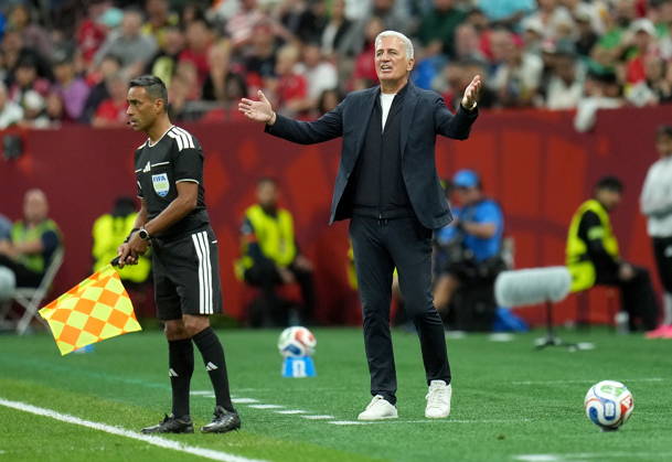 FIFA World Cup, WM, Weltmeisterschaft, Fussball 2026 - Round of 32 - Switzerland vs Algeria Algeria s head coach Vladimir Petkovic gestures on the touchline the FIFA World Cup 2026 Round of 32 match Switzerland against Algeria, in Vancouver, Canada, 02 July 2026. VANCOUVER Canada  Copyright: xBOBxFRIDx