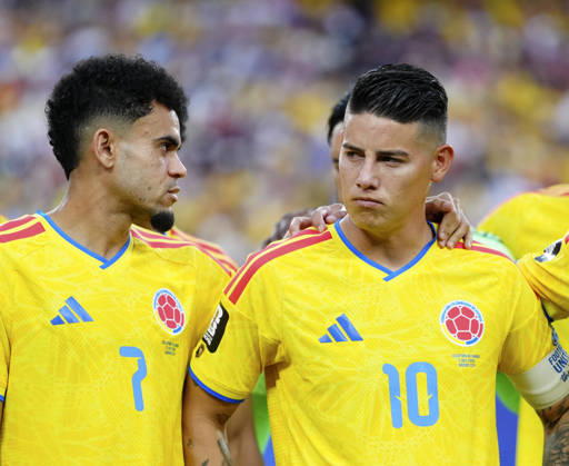 (260704) -- KANSAS CITY, July 4, 2026 -- James Rodriguez (R) and Luis Diaz of Colombia are seen before the round of 32 match between Colombia and Ghana at the 2026 FIFA World Cup, WM, Weltmeisterschaft, Fussball in Kansas City, the United States, July 3, 2026. ) (SP)U.S.-KANSAS CITY-FOOTBALL-FIFA WORLD CUP-ROUND OF 32-COL VS GHA JiaxHaocheng 