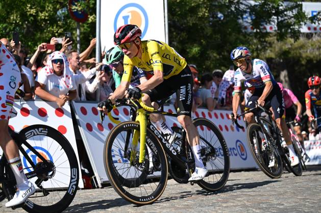 Tour de France 2026 Stage 2 BARCELONA, SPAIN - JULY 05 : Vingegaard Jonas (DEN) of Team Visma Lease a Bike in action during stage 2 of the 113rd edition of Tour de France an UCI World Tour 2.UWT cycling road race stage for Men Elite of 182 km with start in Tarragona and finish in Barcelona on July 5, 2026 in Barcelona, Spain, 05 07 2026 ( Motordriver Kurt Vandenborre - Barcelona Spain  Copyright: xSzymonxGruchalskix