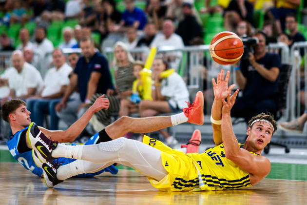 260706 Pelle Larsson of Sweden during the FIBA World Cup Qualifier game between Slovenia and Sweden on July 6, 2026 in Ljubljana. Photo: Martin Metelko BILDBYRAN kod 0032 basket basketball vm-kval kval fiba world cup qualifiers slovenien sverige slovenia sweden bbeng Copyright: MARTINxMETELKO BB260706ZO041