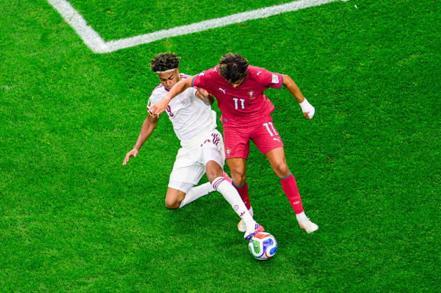 July 6, 2026, Arlington, Texas, USA: Spain forward Lamine Yamal (19) fouls Portugal forward Joao Felix (11) in the FIFA World Cup, WM, Weltmeisterschaft, Fussball 2026, round of 16 football match between Spain and Portugal on July 06, 2026. Arlington USA - ZUMAm348 20260706_znp_m348_038 Copyright: xLuisxRevillaxMatax