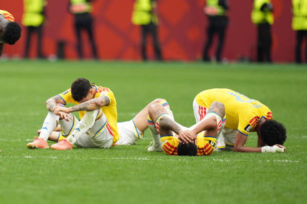 Colombia v Switzerland Round of 16 - FIFA Worl Cup 2026 Luis Diaz 7 and James Rodriguez 10 Colombia national tea look dejected after losing on penalties against Switzerland during the FIFA World Cup, WM, Weltmeisterschaft, Fussball 2026 Round of 16 match between Colombia and Switzerland at BC Place Stadium on July 7, 2026, in Vancouver, Canada. Vancouver British Columbia Canada Copyright: xLeonardoxRamirezx