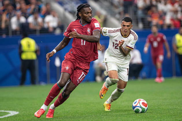 Rafael Leao of Portugal and Pedro Porro of Spain fight for possession during the FIFA World Cup, WM, Weltmeisterschaft, Fussball 2026 Round of 16 match between Portugal and Spain at Dallas Stadium on July 6th, 2026, in Dallas, Texas, United States. (Photo by Riquelve Nata Sports Press Photo) Copyright: xRiquelvexNata SportsxPressxPhotox Sportspressphoto_SPR187800