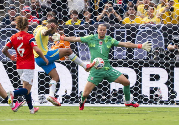 Bruno Guimaraes (Brazil, 8) mit einer Chance zum Tor. Alleine vor Oerjan Nyland (Norway, 1) FIFA World Cup, WM, Weltmeisterschaft, Fussball 2026: Brazil v Norway 05 July 2026, FIFA World Cup 2026: Brazil v Norway (Round of 16) at New York New Jersey Stadium in East Rutherford, New Jersey, USA. Copyright: HMBxMedia xMarcoxBader