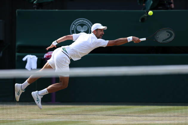 Sport Bilder des Tages Novak Djokovic during his semi final match Wimbledon Tennis Championships, Day 12, The All England Lawn Tennis and Croquet Club, London, UK - 10 Jul 2026London The All England Lawn Tennis and United Kingdom  Copyright: xKieranxMcManus Shutterstockx 16981026du