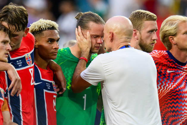 260711 goalkeeper orjan Nyland and Head coach Stale Solbakken of Norway after the FIFA World Cup, WM, Weltmeisterschaft, Fussball 2026 quarter-final football match between Norway and England on July 11, 2026 in Miami. Photo: Jon Olav Nesvold BILDBYRAN COP 217 VG0992 bbeng fotboll football soccer fotball vm fotbolls-vm fotball-vm fotbolls-vm 2026 fifa world cup 2026 kvartfinale kvartsfinal quarterfinal quarter-final england norge norway depp Copyright: JONxOLAVxNESVOLD BB260711JE155