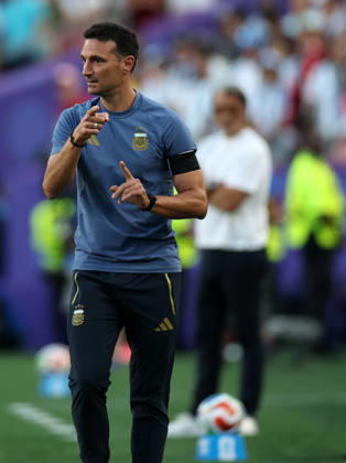 (260712) -- KANSAS CITY, July 12, 2026 -- Lionel Scaloni, head coach of Argentina, gestures during the quarter final match between Argentina and Switzerland at the 2026 FIFA World Cup, WM, Weltmeisterschaft, Fussball at the Kansas City Stadium in Kansas City, the United States, July 11, 2026. ) (SP)U.S.-KANSAS CITY-FOOTBALL-FIFA WORLD CUP-QUARTER FINAL-ARG VS SUI CaoxCan