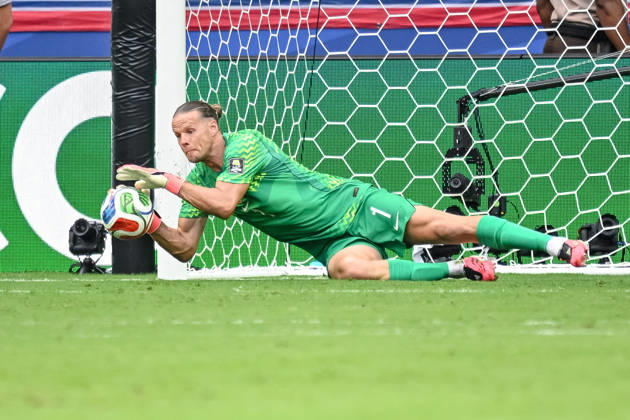 goalkeeper Orjan Nyland (Norway) controls the Ball during the FIFA World Cup, WM, Weltmeisterschaft, Fussball 2026 Quarter Final match between Norway and England at Miami Stadium on July 11, 2026 in Miami Gardens, United States. (Photo by Harry Langer DeFodi Images) -