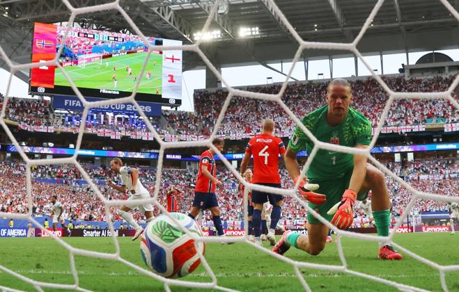 Orjan Nyland of Norway looks on after conceding second goal England v Norway, 2026 FIFA World Cup, WM, Weltmeisterschaft, Fussball Quarter-final, Football, Miami Stadium, Miami, Florida, USA - 11 Jul 2026  Copyright: xMichaelxZemanek Shutterstockx 16986212il