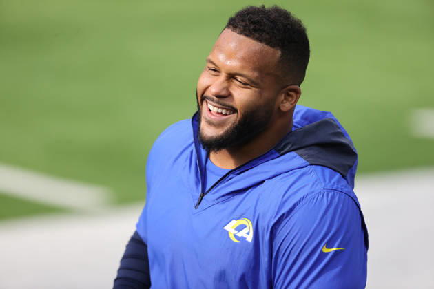 USA AMERICAN FOOTBALL NFL, American Football Herren, USA Jets vs Rams NFL epa08897032 Los Angeles Rams defensive end Aaron Donald laughs before an National Football League (NFL) game against the New York Jets at SoFi Stadium in Inglewood, California, USA, 20 December 2020. Inglewood United States  Copyright: xPETERxJONELEITx