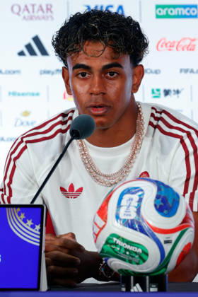July 13, 2026, Arlington, Texas, USA: Spain forward LAMINE YAMAL (19) speaks to members of the media during a press conference, PK, Pressekonferenz at Dallas Stadium ahead of their semifinal match against France at the 2026 FIFA World Cup, WM, Weltmeisterschaft, Fussball Arlington USA - ZUMAa325 20260713_zsa_a325_036 Copyright: xDavidxBalleringxIix
