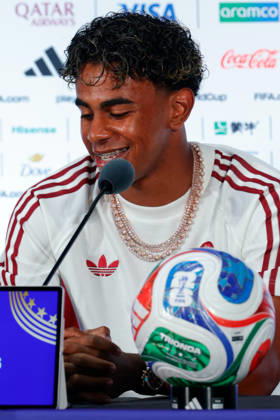 July 13, 2026, Arlington, Texas, USA: Spain forward LAMINE YAMAL (19) speaks to members of the media during a press conference, PK, Pressekonferenz at Dallas Stadium ahead of their semifinal match against France at the 2026 FIFA World Cup, WM, Weltmeisterschaft, Fussball Arlington USA - ZUMAa325 20260713_zsa_a325_042 Copyright: xDavidxBalleringxIix