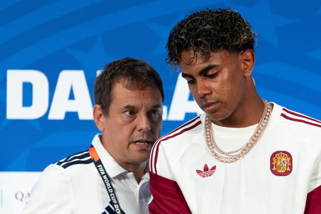 July 13, 2026, Arlington, Texas, USA: Spain forward LAMINE YAMAL (right) speaks to a member of the communications team during a press conference, PK, Pressekonferenz prior to a 2026 FIFA World Cup, WM, Weltmeisterschaft, Fussball semifinal match between France and Spain at Dallas Stadium in Arlington, Texas. Arlington USA - ZUMAh193 20260713_zsp_h193_021 Copyright: xDanielxMcGregor-Huyerx