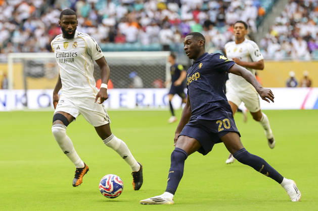USA SOCCER FIFA Club World Cup 2025 Round of 16 - Real Madrid vs Juventus epa12209131 Randal Kolo Muani of Juventus (R) and Antonio Ruediger of Real Madrid (L) in action during the FIFA Club World Cup 2025 match between Real Madrid CF and Juventus FC, at Hard Rock Stadium in Miami, Florida, USA, 01 July 2025. MIAMI United States  Copyright: xCRISTOBALxHERRERA-ULASHKEVICHx
