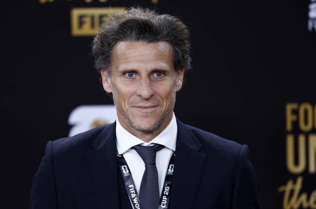 USA SOCCER FIFA World Cup, WM, Weltmeisterschaft, Fussball 2026 Final Draw epa12573221 Former Uruguayan international Diego Forlan arrives for the FIFA World Cup 2026 Final Draw at the Kennedy Center in Washington DC, USA, 05 December 2025. Washington United States  Copyright: xWILLxOLIVERx