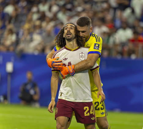 Sport Themen der Woche KW29 14.07.2026, Fussball Weltmeisterschaft 2026 in den USA, Halbfinale, Frankreich - Spanien, im AT&T Stadium (Dallas (Arlington)), Jubel bei Marc Cucurella (Spanien) und Torwart Simon Unai (Spanien)