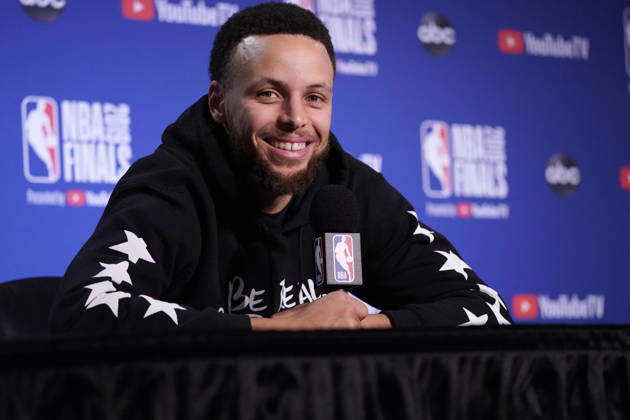 USA BASKETBALL NBA, Basketball Herren, USA FINALS Toronto Raptors at Golden State Warriors epa07631465 Golden State Warriors guard Stephen Curry responds to questions during the NBA Finals press conferences at Oracle Arena in Oakland, California, USA, 06 June 2019. OAKLAND United States  Copyright: xJOHNxG.xMABANGLOx