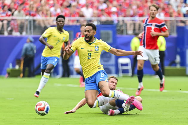 Brazil v Norway: Round of 16 - FIFA World Cup, WM, Weltmeisterschaft, Fussball 2026 New Jersey, United States - 5 July: Matheus Cunha of Brazil (U) is fouled in the penalty box by Kristoffer Ajer of Norway (D) resulting in the penalty kick awarded to Brazil after the VAR review during the FIFA World Cup 2026 Round Of 16 match between Brazil and Norway at New York New Jersey Stadium on July 5, 2026 in East Rutherford, United States East Rutherford New York New Jersey Stadium New Jersey United States Copyright: xLatinxSportxImagesx