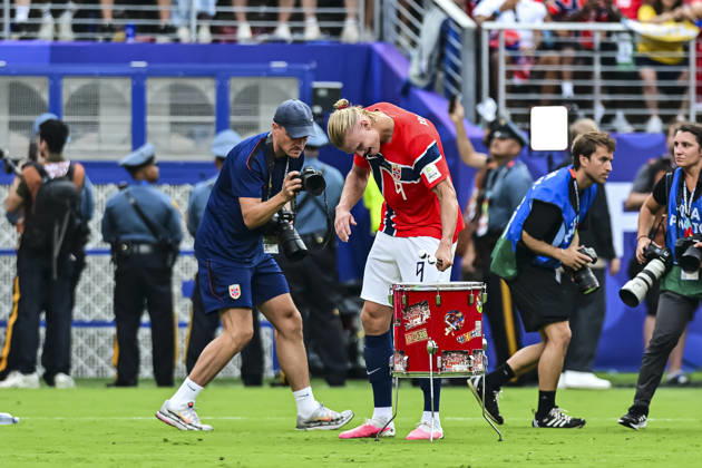 Brazil v Norway: Round of 16 - FIFA World Cup, WM, Weltmeisterschaft, Fussball 2026 New Jersey, United States - 5 July: Erling Haaland of Norway celebrate in the Viking rowing ritual with teammates and fans after winning the during the FIFA World Cup 2026 Round Of 16 match between Brazil and Norway at New York New Jersey Stadium on July 5, 2026 in East Rutherford, United States East Rutherford New York New Jersey Stadium New Jersey United States Copyright: xLatinxSportxImagesx