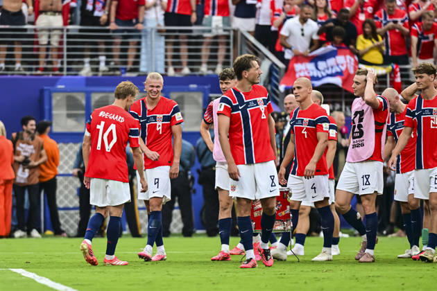 Brazil v Norway: Round of 16 - FIFA World Cup, WM, Weltmeisterschaft, Fussball 2026 New Jersey, United States - 5 July: Erling Haaland of Norway (L) celebrate with teammates and fans after winning the during the FIFA World Cup 2026 Round Of 16 match between Brazil and Norway at New York New Jersey Stadium on July 5, 2026 in East Rutherford, United States East Rutherford New York New Jersey Stadium New Jersey United States Copyright: xLatinxSportxImagesx